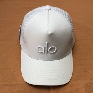 🔥 NWT ALO Yoga Casual District Trucker Hat